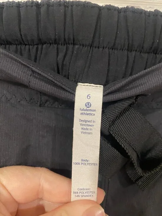 Lululemon Spring Break Shorts Womens 6 Black Elastic Waist Drawstring Athletic - Picture 4 of 5